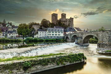 Obraz premium Stonebridge and Runkel Castle in Runkel