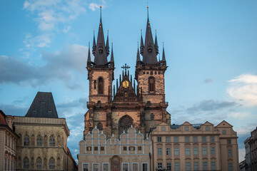 Fototapeta premium View of the beautiful and famous Church of Our Lady before Týn by the sunset - Prague, Czech Republic