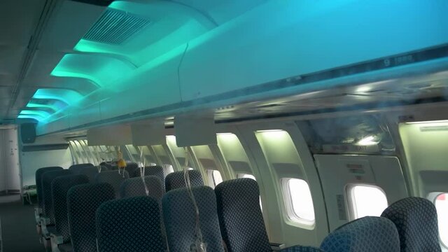 Simulation of a smoke leak in the interior of an airplane