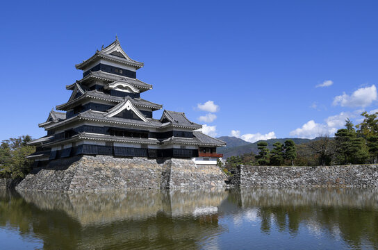 松本城 の画像 4 002 件の Stock 写真 ベクターおよびビデオ Adobe Stock