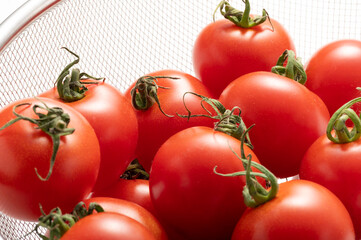 ざるに入ったプチトマト