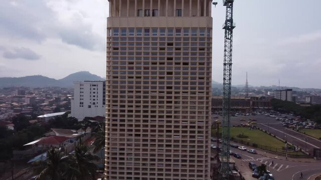 Circling 4k shot of the CNPS building in Yaound&eacute;, Cameroon