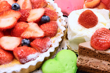 いちごのタルトメインのケーキパーティー