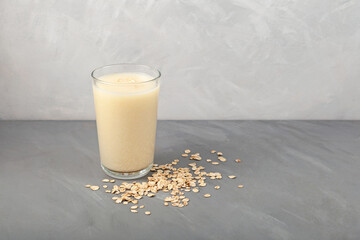 Oat milk - fresh organic and vegetarian non dairy alternative drink. Vegan oat  milk in glass on...
