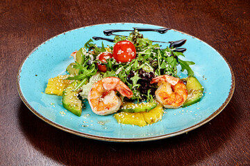 Salad with prawn and avocado