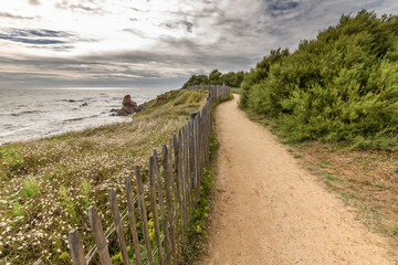 Walk path along the Atlantic coast in cloudy weather.