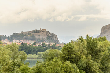 Fototapeta premium Citadel of Sisteron above the Durance in Provence.