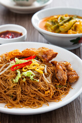 Stir-fried Chinese economic rice noodles.