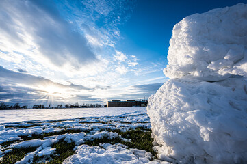 雪だるまと北海道の雪景色