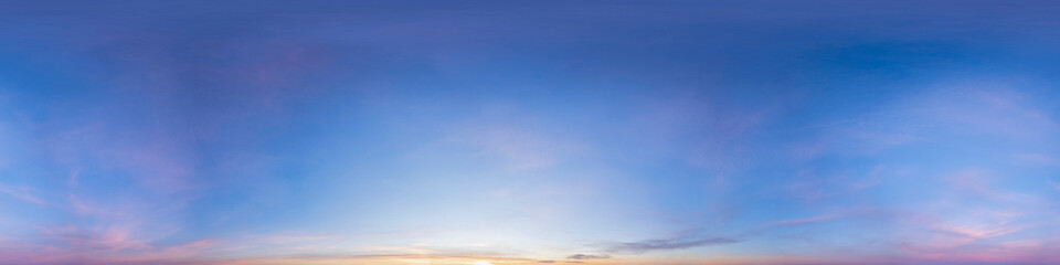 360 Grad Panorama mit stimmungsvollem Abendhimmel bei untergehender Sonne - Verwendung in 3D-Grafiken als Himmelskuppel, Nachbearbeitung von Drohnenaufnahmen 