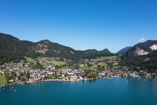 Austria, Salzburg, Saint Gilgen, Drone view of village on shore of Lake Wolfgang in summer