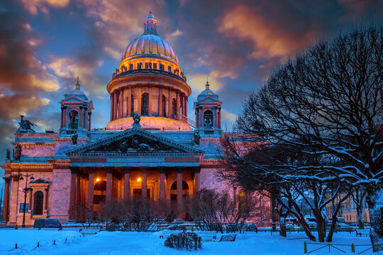 Saint Petersburg attractions. Russia sunset. Isaac's Cathedral in winter. St. Isaac's Square Christmas evening. New Year's holidays in Russian cities. City landscape Saint Petersburg. Petersburg snow
