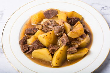 A pot of braised potato beef brisket