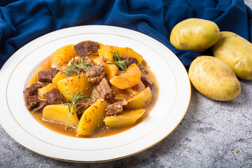 A pot of braised potato beef brisket