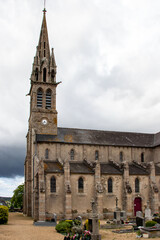 Fototapeta premium Garlan. Eglise paroissiale Notre-Dame-des-Sept-Douleurs sous ciel couvert. Finistère. Bretagne