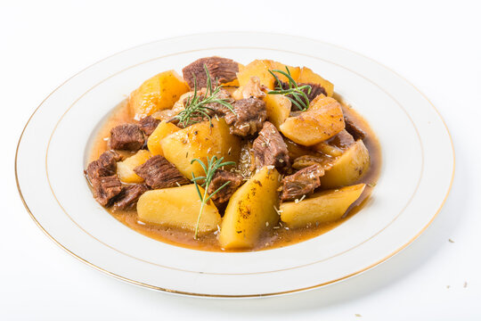 A pot of braised potato beef brisket