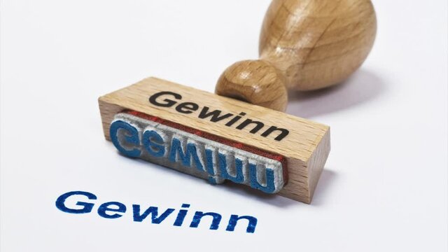 Detailansicht eines Stempels mit der Aufschrift Gewinn