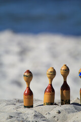 Kinderspielzeug am Strand der Ostsee. Sandkastenspielzeug.

