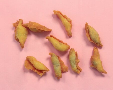 
Chocolate bananas from raw materials covered with rolls of pastry dough sheets. Molen bananas with pastries are usually served with a cup of hot coffee or tea. Focus blur