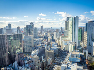 大阪梅田のオフィス街の都市風景