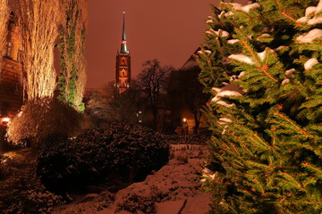 Katedra Wrocław, noc,  zima, śnieg