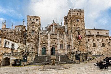 Obraz premium main facade of the monastery of Gudalupe, center of Christian pilgrimage in the town of Guadalupe