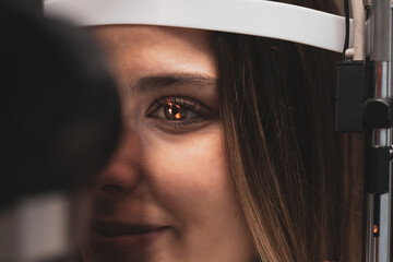 A Detail of a girl who undergoes a slit lamp for the exploration of the ocular media.