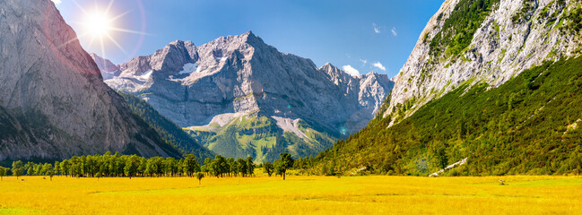 Fototapeta Panorama vom Großen Ahornboden in der Eng in Österreich obraz