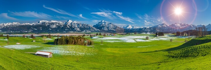 Fototapeta na wymiar Landschaft im Allgäu bei Füssen im Frühling