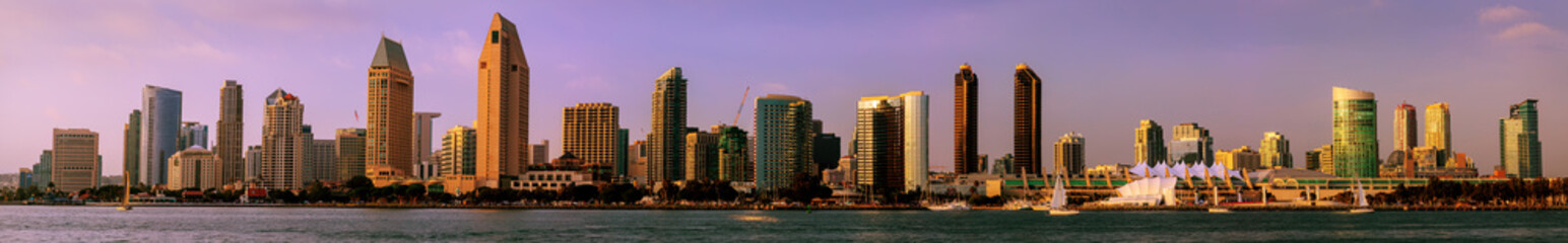 Fototapeta na wymiar Panoramic of San Diego at Sunset