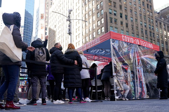 People queue for COVID-19 tests in New York