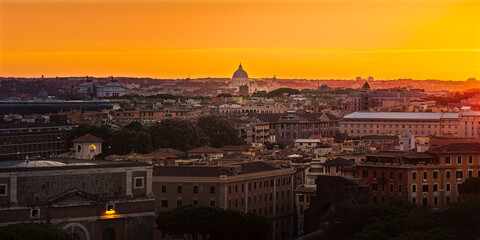 Fototapeta na wymiar wonderful skyline of Rome at sunset