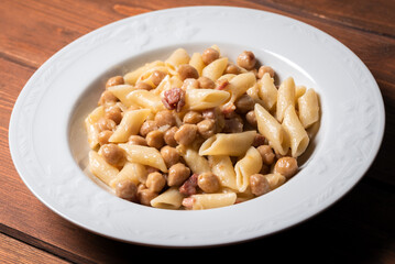 Pasta con ceci e pancetta, Cucina Italiana