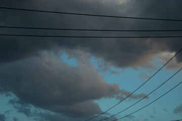 Nube entre cables