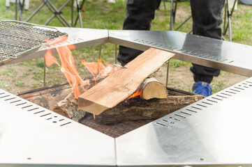 キャンプ　焚火　火起こし