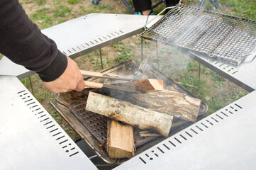キャンプ　焚火　火起こし