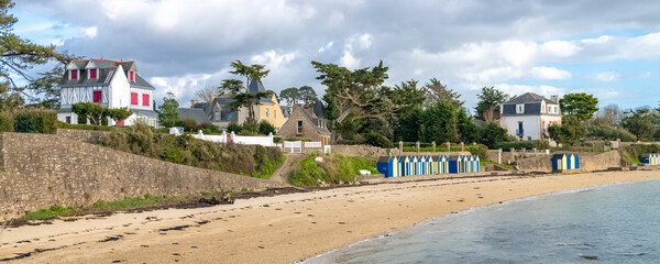 Fototapeta na wymiar Ile-aux-Moines, France, bathing huts on the beach 