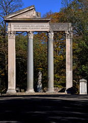 Rom, Villa Borghese – Tempel des Antoninus und der Faustina (Tempio di Antonino e Faustina)