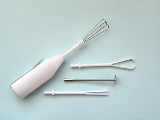 Mini mixer with Attachments for whip, stir, bland, beat. Flat lay