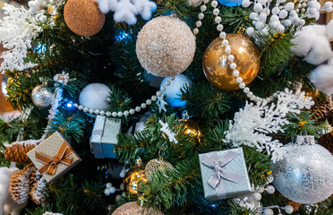 Handmade Christmas toys on the Christmas tree.