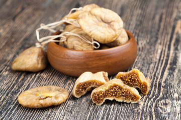 Fototapeta premium dried ripe and sweet yellow figs