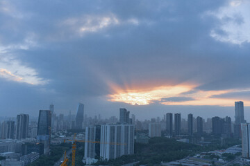 Obraz premium sunset over the city