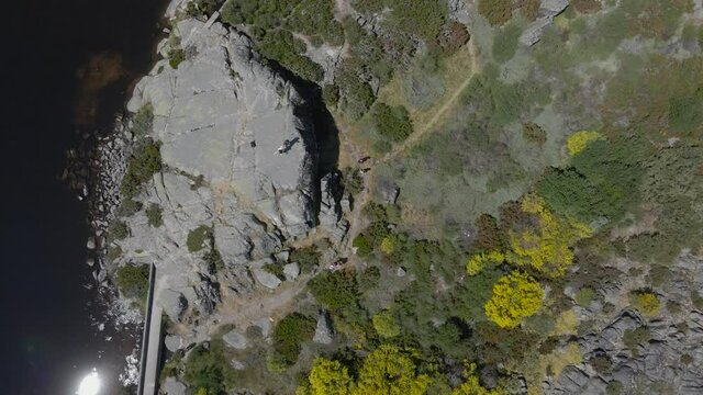 A drone rises in a top-down birdseye view of Cov&atilde;o dos Conchos.