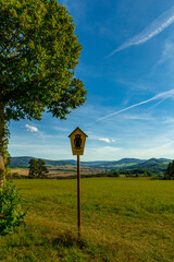 Spaziergang auf dem Kolonnenweg in der Nähe der Gedenkstätte Point Alpha am Tag der Deutschen Einheit - Thüringen - Hessen