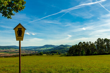 Spaziergang auf dem Kolonnenweg in der Nähe der Gedenkstätte Point Alpha am Tag der Deutschen Einheit - Thüringen - Hessen