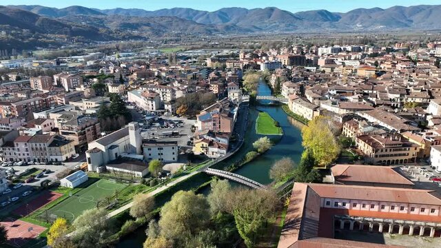 Il fiume Velino che attraversa citt&agrave; di Rieti, Lazio Italia.
Veduta aerea della citt&agrave; di Rieti.