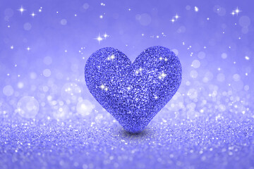 Obraz premium Love sparkling Valentine's day background with violet heart. Holiday greeting card. Very peri, color of the year 2022.