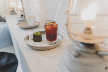 アイスコーヒーと抹茶カヌレ