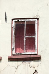 Alte Fenster an einem alten verfallenen Haus, Deutschland, Europa
