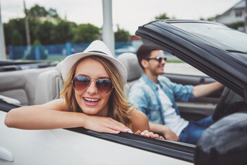 Friends in cabriolet